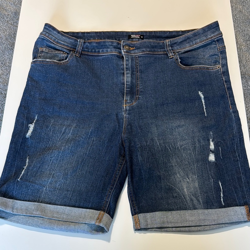 Ardene curve size 18 Blue Jean Shorts with Distressed Details